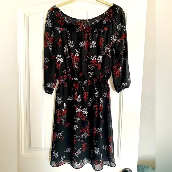 Dress 🌹 - Picture 1 of 2